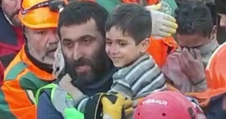 SON DAKİKA: Deprem’de 90. saat mucizesi! 10 günlük Yağız bebek ve annesi herkesi ağlattı