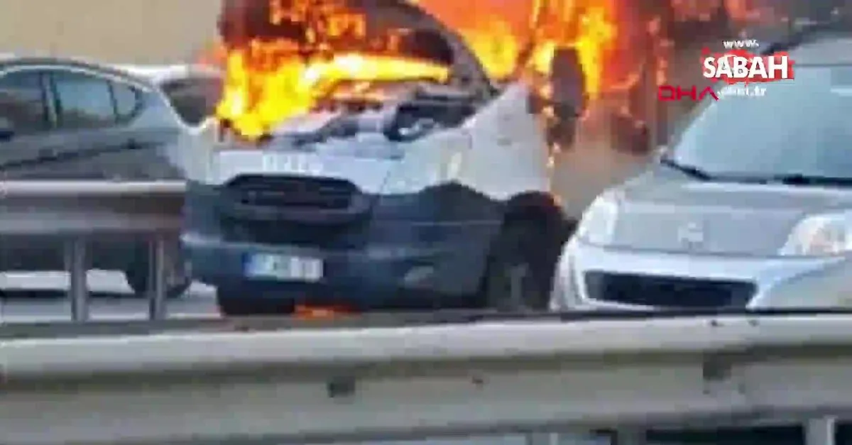 Istanbul Atasehir Tem De Kamyonet Alev Alev Yandi Video Videosunu Izle Son Dakika Haberleri