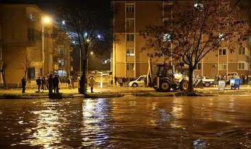 Edirne şiddetli yağışa teslim! Mahsur kalanlar kepçeyle kurtarıldı #edirne
