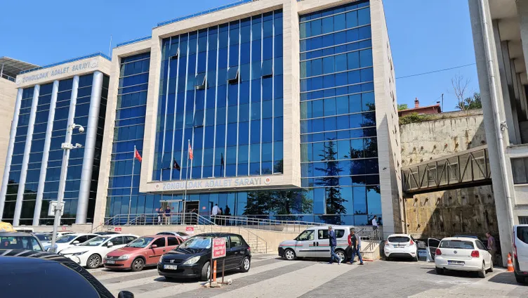 Soyunma kabinindeki kadınları gizlice çekti! İğrenç olayı 16 yaşındaki kız ortaya çıkardı!