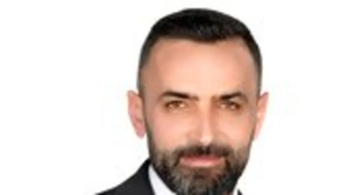 CHP binası önünde parti üyeleri