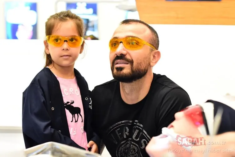 Demet Akalın kızı Hira�ya öğretmen tutup okulu eve getirdi! Öğretmene