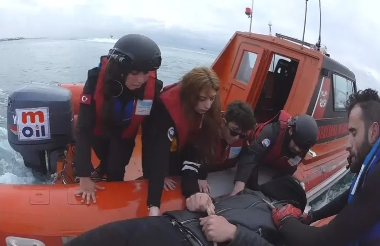 İstanbul Boğazı'nda hareketli dakikalar!