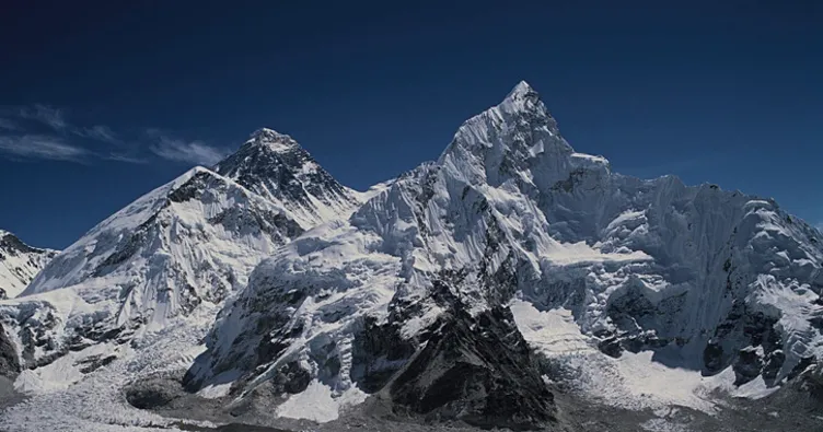 Nepal’de facianın eşiğinden dönüldü: Dağcılar panikle kaçıştı