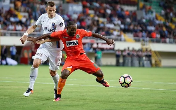 Vagner Love'dan şok karar!