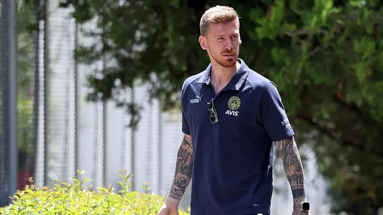 Son dakika haberleri: Fenerbahçe’de 6 futbolcu ile yollar ayrılıyor! Mourinho biletlerini kesti...