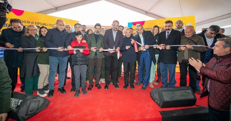 Tunç Soyer, 7 yıldır hizmet veren tesisi yeniden açıp “Türkiye’de bir ilk” dedi