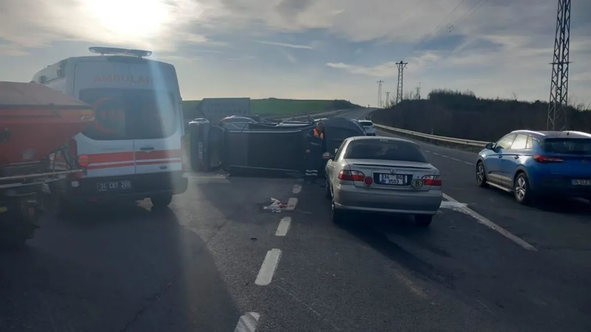 Arnavutköy'de feci kaza: 1 ölü, 4 yaralı Arnavutköy'de feci kaza: 1 ölü, 4 yaralı