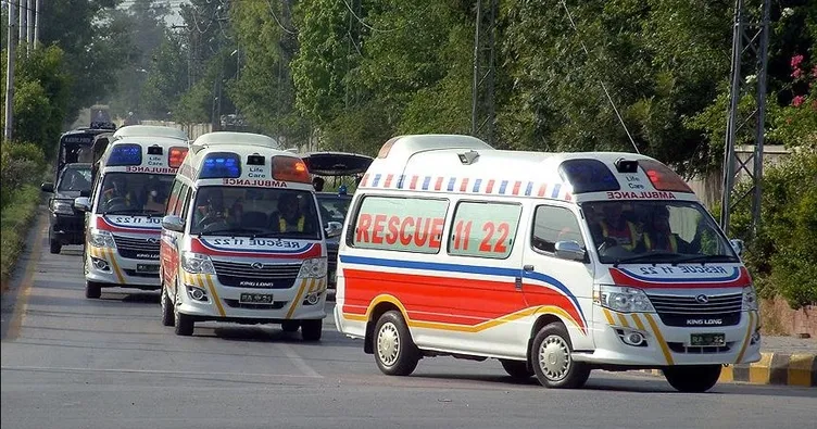 Pakistan’da araç kontrolden çıktı: 16 ölü