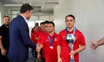 Avrupa Şampiyonu Down Sendromlu Özel Futsal Milli Takımı’ndan Murat Kurum’a ziyaret