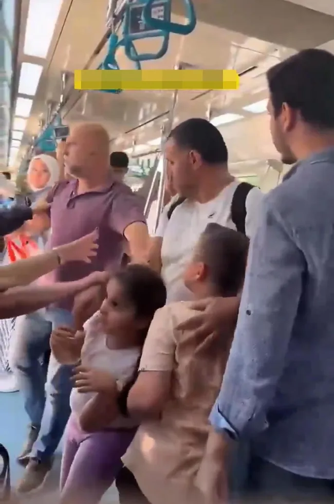 Sosyal medyadaki linç kültürünün son kurbanı o oldu: Ölüm tehditleri alan Marmaray’daki mavi gömlekli genç konuştu!