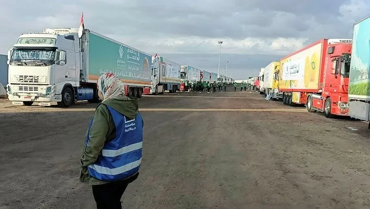 Son dakika! Refah sınır kapısı açıldı! BM’ye ait insani yardım TIR’ları geçiş yapıyor