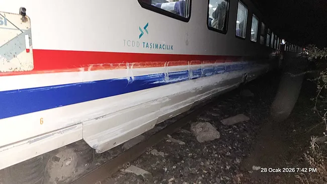 balikesirde-yolcu-treni-raydan-cikti-1-yarali-1769636651761.jpg