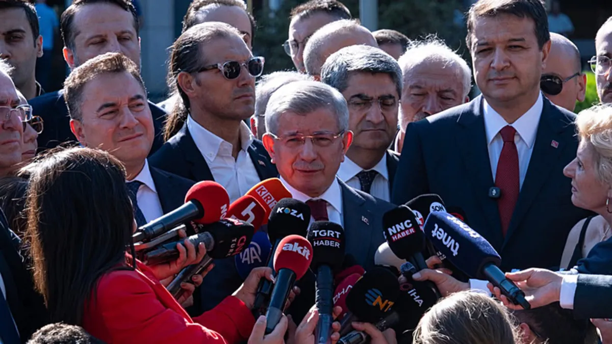 Ahmet Davutoğlu, Ankara Adliyesinde ifade verdi haber görseli