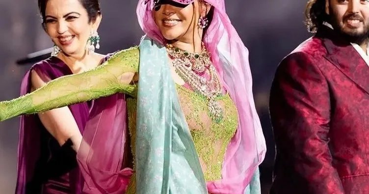 Görenler aynı şeyi söyledi: Yıldız Tilbe’den hallice! Rihanna’nın sahne kostümü milletin diline düştü