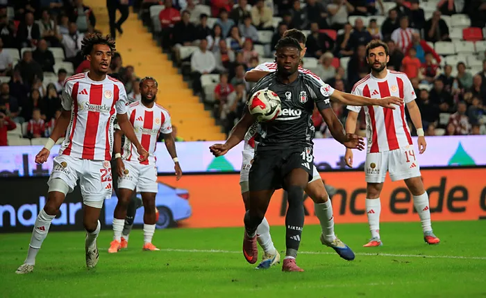 canli-antalyaspor-besiktas-macta-ilk-yari-oynaniyor-1762624105458.jpeg