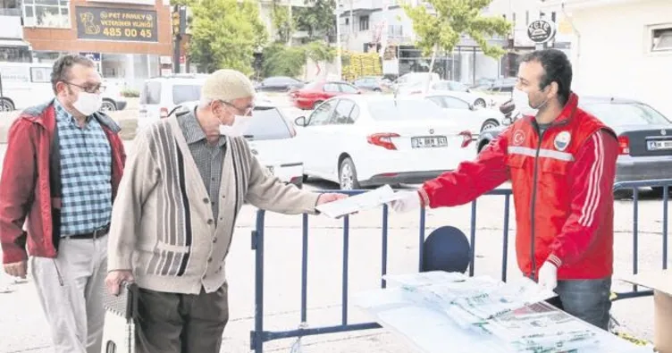 Gölbaşı’nda vatandaşlara tek kullanımlık seccade