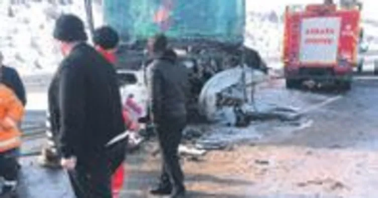 Otobüs TIR’a çarptı: 1 ölü, 8 yaralı