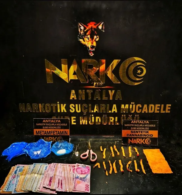 antalyada-uyusturucu-operasyonunda-22-zanli-tutuklandi-1775319731662.jpg