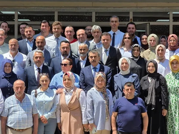 milli-egitim-bakani-yusuf-tekin-ogretmenlerimize-danisiyoruz-1782383742106.jpg