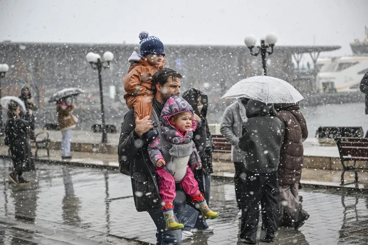 İstanbul’da kar için yeni tarih verildi! İstanbul’da pazartesi günü okullar tatil olacak mı? Cevap geldi