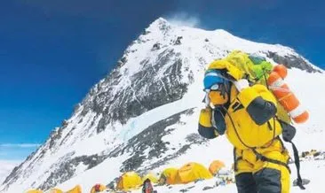 Everest zirvesinde bahar temizliği