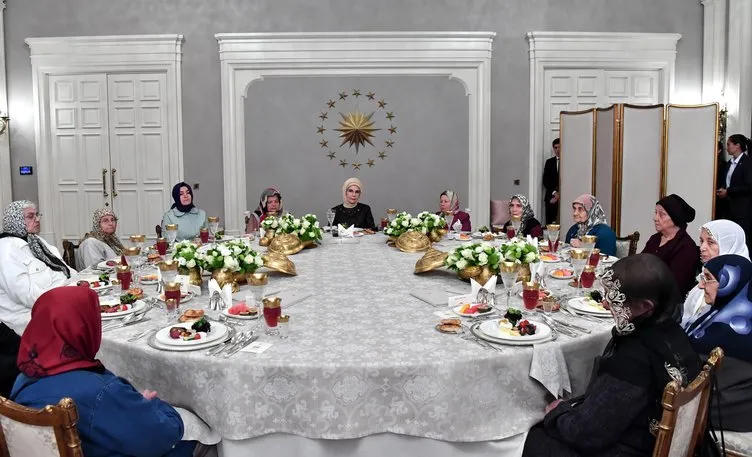 Emine Erdoğan, Cumhurbaşkanlığı Külliyesi’nde huzurevi sakinleri iftarda bir araya geldi.
