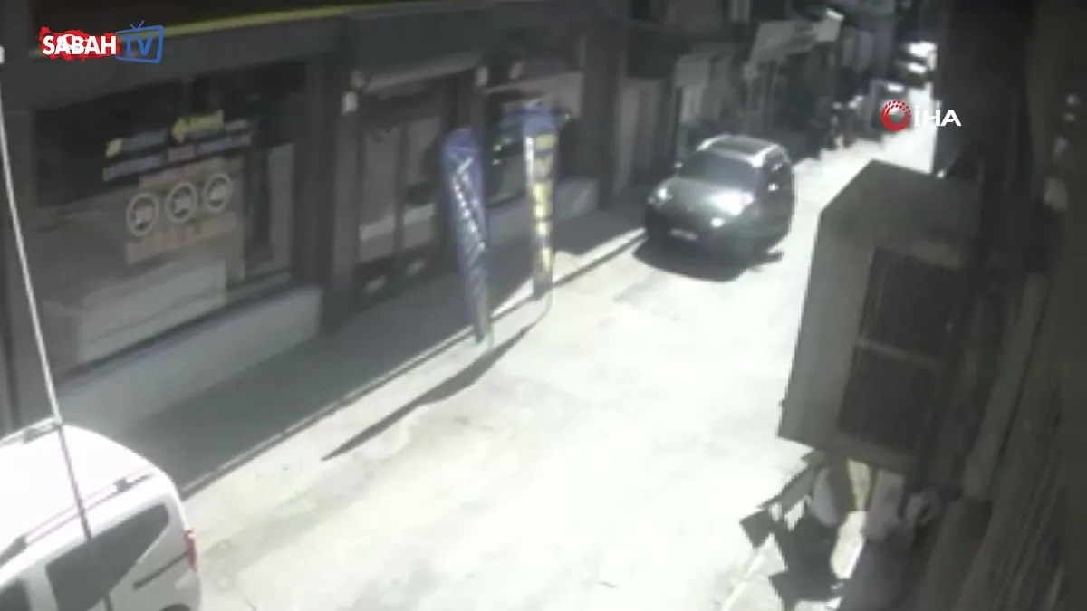 Lüks aracı olmasına rağmen 500 TL’lik tost hesabını fazla buldu, yetmedi kaçtı! O anlar kamerada | Video videosunu izle Lüks aracı olmasına rağmen 500 TL’lik tost hesabını fazla buldu, yetmedi kaçtı! O anlar kamerada | Video videosunu izle