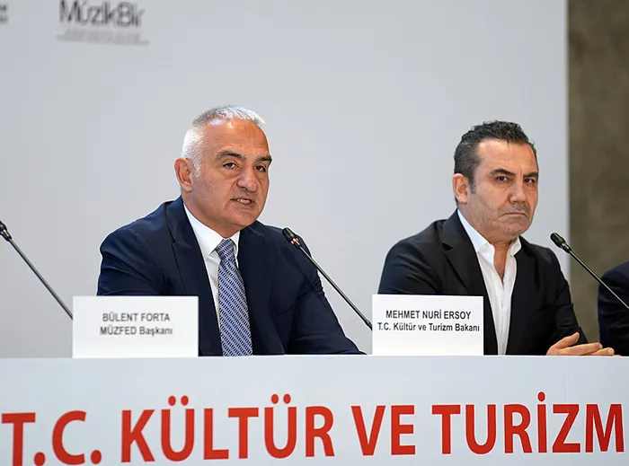 bakan-ersoy-muzik-lisansina-iliskin-isbirligi-protokolu-imza-toreninde-konustu-telif-anlasmazliklarinin-cozumu-1741261722479.jpg