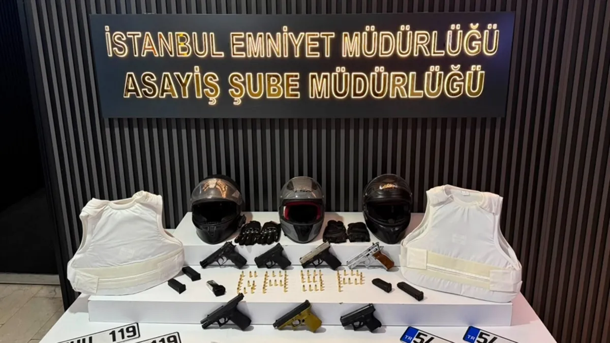 İstanbul merkezli 4 ilde eş zamanlı operasyon! 56 adrese baskın 32 gözaltı İstanbul merkezli 4 ilde eş zamanlı operasyon! 56 adrese baskın 32 gözaltı