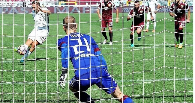 Totti, ligdeki 250. golünü attı