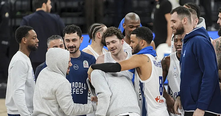 Anadolu Efes, bu sezon yokları oynuyor