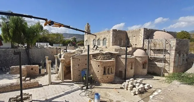 Dünya Noel Baba'nın mezarını konuşuyor