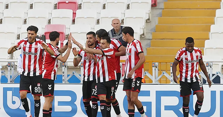 Sivasspor, Adana Demirspor’u farklı geçti!