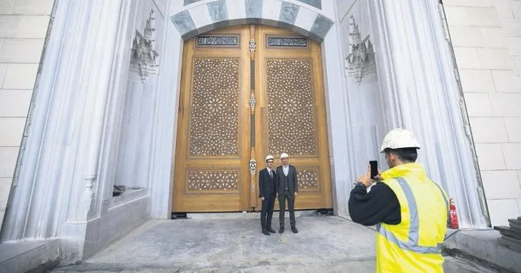 Çamlıca Camisi’ne 6 tonluk kapı