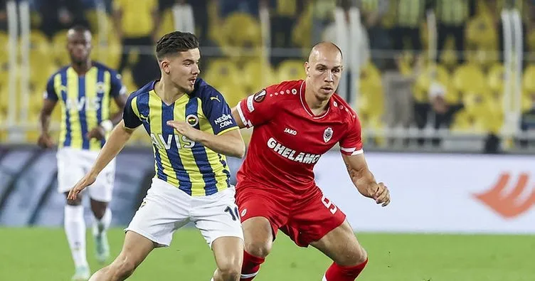 Fenerbahçe evinde Antwerp’e takıldı! Penaltı kaçtı, Samatta golle buluştu...