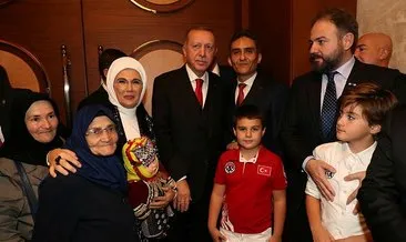 Başkan Erdoğan, 85 yaşında okuma yazma öğrenen Şahizar Teyze’yi misafir etti