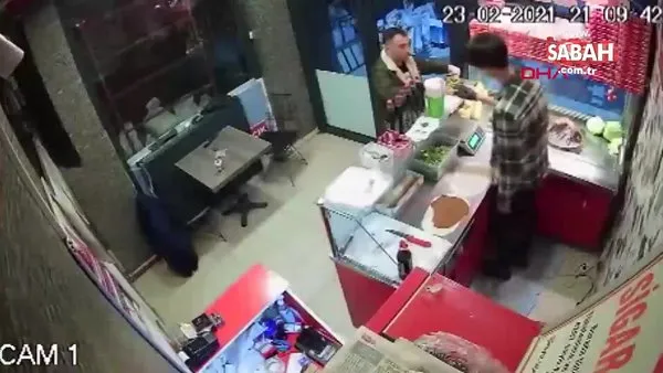 Çiğ köfte acılı diye çalışana saldırıp, yumrukladı | Video