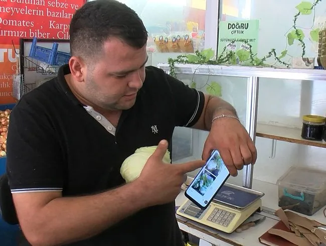 SON DAKİKA... 15 yaşındaki market çırağına marul dayağı: Ürünü beğenmedi sokak ortasında dakikalarca darp etti!