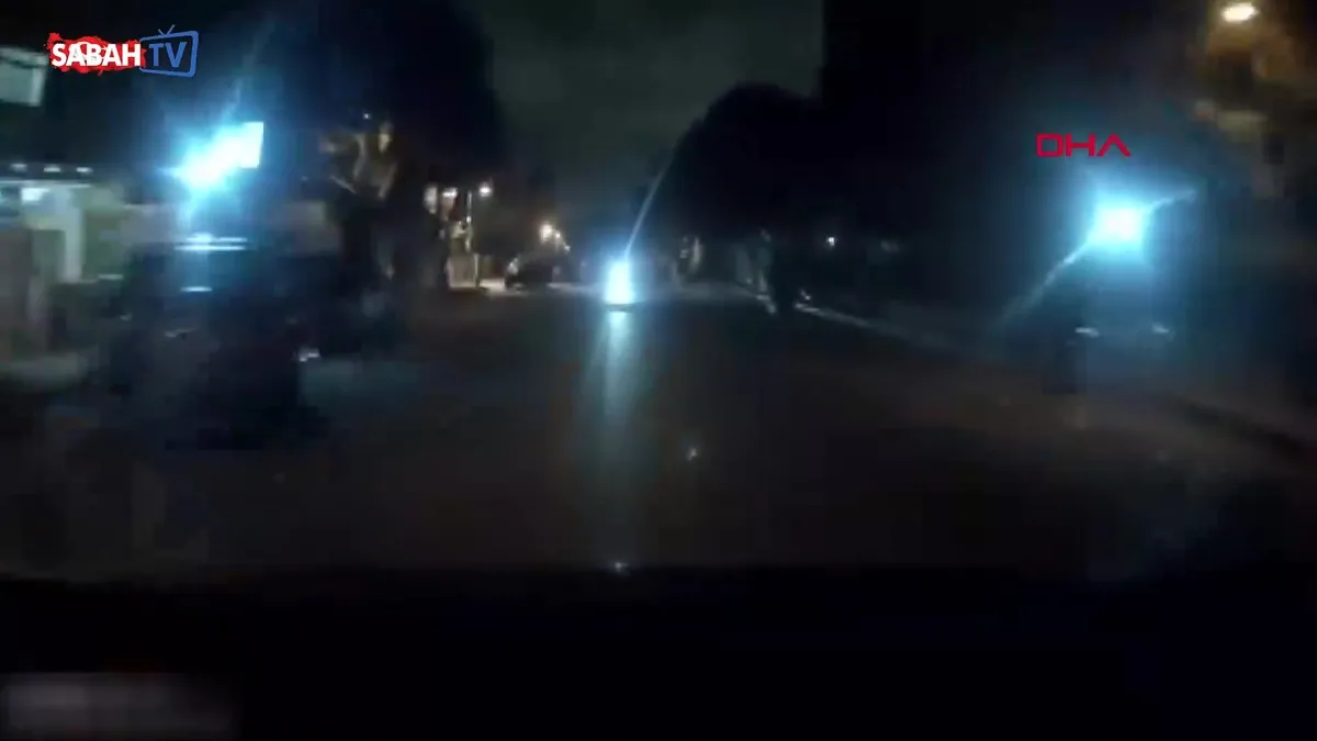 Motosiklete çarpıp kaçan sürücü, polise giderek teslim oldu: Kaza anı kamerada videosunu izle Motosiklete çarpıp kaçan sürücü, polise giderek teslim oldu: Kaza anı kamerada videosunu izle