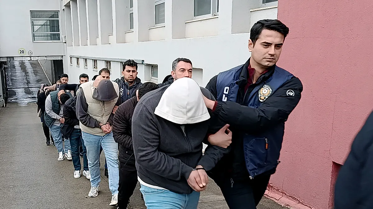SON DAKİKA… Adana merkezli 6 ilde yasa dışı bahis operasyonu! Çetenin aylık geliri dudak uçuklattı: Tam 50 milyon lira! SON DAKİKA… Adana merkezli 6 ilde yasa dışı bahis operasyonu! Çetenin aylık geliri dudak uçuklattı: Tam 50 milyon lira!
