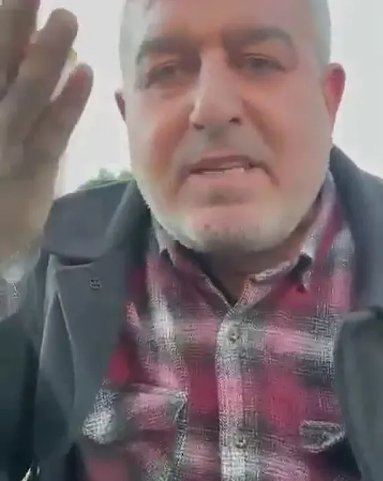 Seyir halindeki tartışma yol kesmeyle sonuçlandı: Minibüs sürücüsü araca vurup, cama tükürdü!