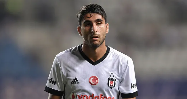Beşiktaş’ın eski futbolcusu Aras Özbiliz, 33 yaşında futbolu bıraktı Beşiktaş’ın eski futbolcusu Aras Özbiliz, 33 yaşında futbolu bıraktı