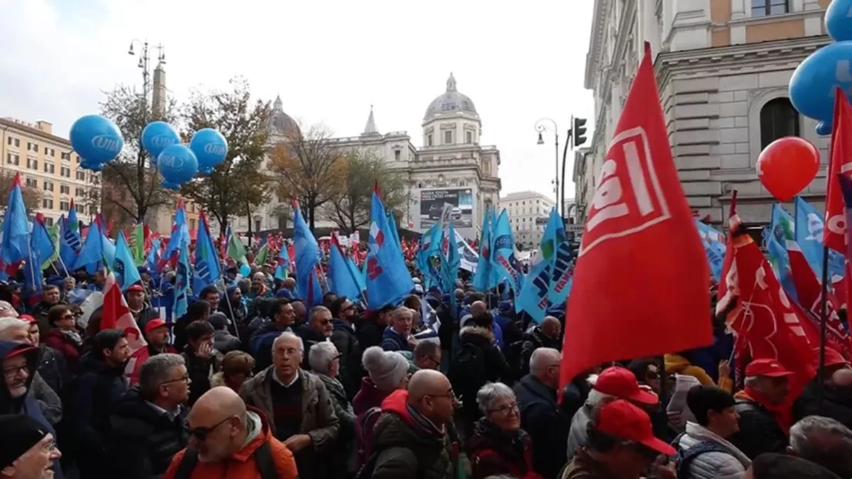 İtalya’da 24 saatlik grev! Ulaşım, eğitim ve sağlık sektörleri protesto edildi İtalya’da 24 saatlik grev! Ulaşım, eğitim ve sağlık sektörleri protesto edildi