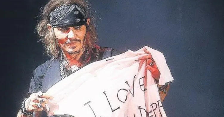 İtalyanlar’ın Johnny Depp aşkı!