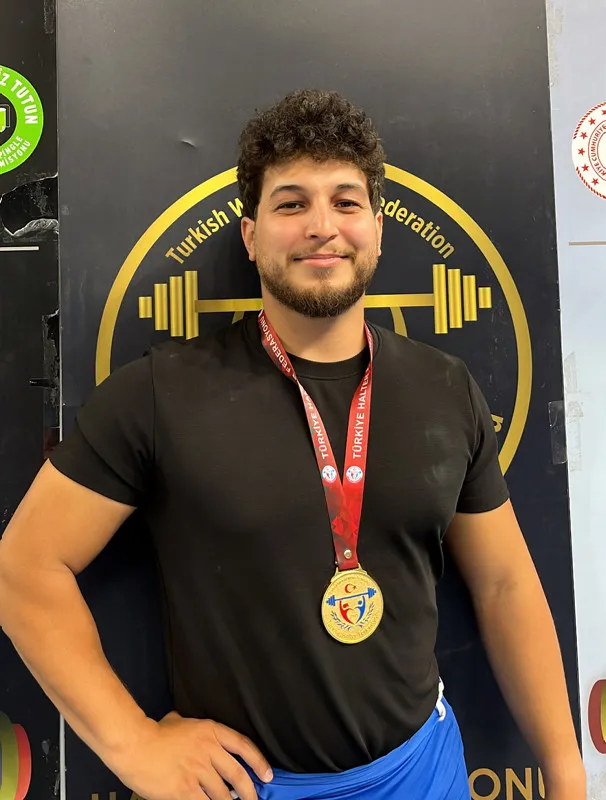 Ac� kaza sonras� doktorlar 'Bir daha y�r�yemezsin' dedi! Pes etmedi: Tar�k Akat T�rkiye �ampiyonu oldu