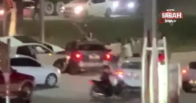 Kaza sonrası cadde karıştı, ortalık savaş alanına döndü: Tampon parçası ile dövdü | Video