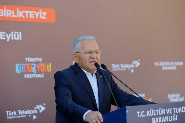 kayseri-kultur-yolu-festivalini-milyonlarca-kisi-takip-etti-belediye-baskani-buyukkilictan-bakan-ersoya-tesekk-1789385870282.jpeg