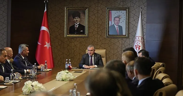 Bakan Bak, Fenerbahçe yönetimini kabul etti!