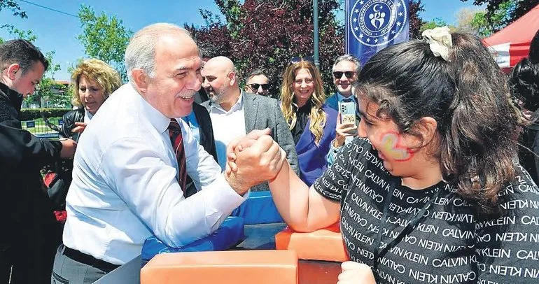 Engelliler Haliç’te gönüllerince eğlendi